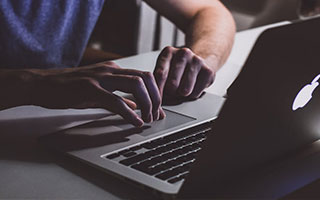 kaiyun-你也干了？马竞远征球迷在诺坎普球场外齐唱歧视穆斯林歌曲